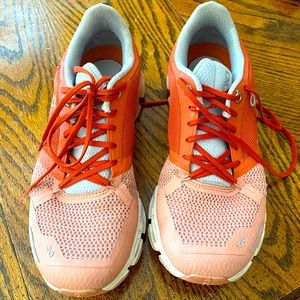 Women’s ON Cloud running shoes size 8- orange
